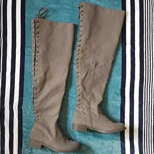 Over the knees taupe Faux-suede boots.